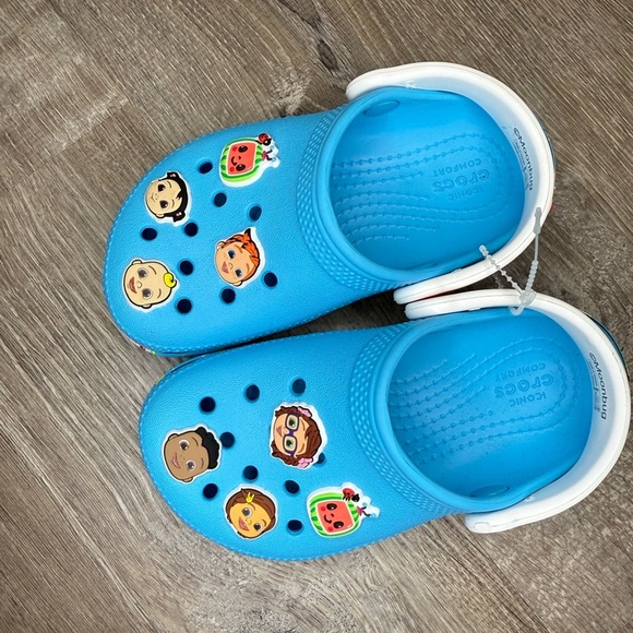 CROCS x Cocomelon Toddlers Classic Clogs Size 9 NWOB - Picture 3 of 8